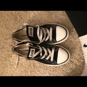 black low top converse